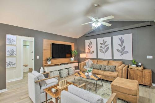 Cozy-Modern Pensacola Home: Large Yard, Grill - Myrtle Grove, FL