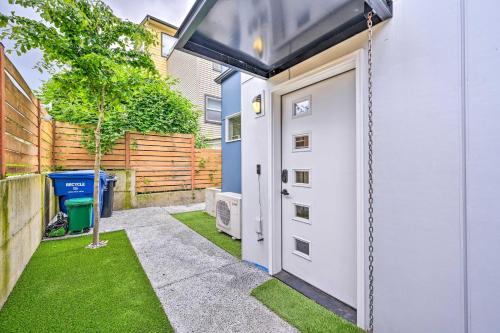 Seattle Townhome Rooftop Deck Less Than 7 Mi to Dtwn