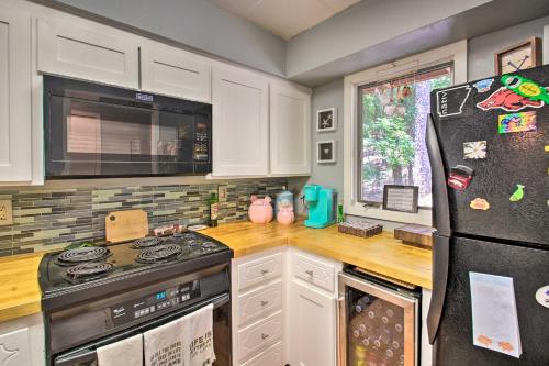 Mount Ida Condo with Balcony and Resort Amenities in Mount Ida, USA