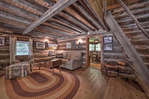Historic Cabin Grill and Hiking Trail Access! in Bryson City, USA