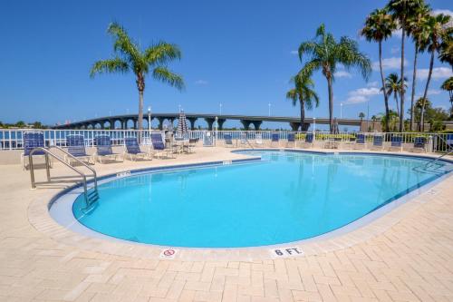 Bahia Vista 8-414 2 Bedroom Sleeps 4 4th Floor Heated Pool Spa Near Beach WiFi - image 2