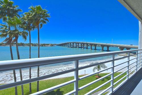 Bahia Vista 8-414 2 Bedroom Sleeps 4 4th Floor Heated Pool Spa Near Beach WiFi - image 11