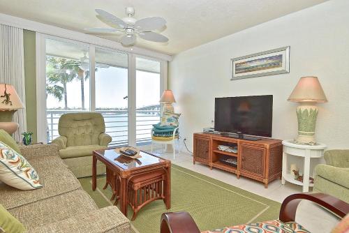 Bahia Vista 8-414 2 Bedroom Sleeps 4 4th Floor Heated Pool Spa Near Beach WiFi - image 6