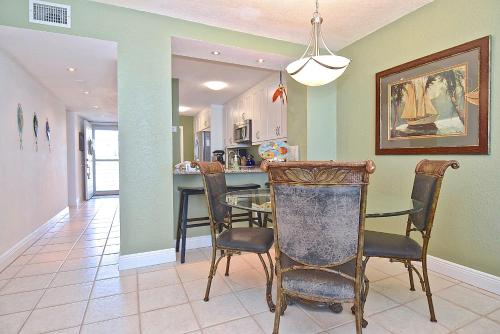 Bahia Vista 8-414 2 Bedroom Sleeps 4 4th Floor Heated Pool Spa Near Beach WiFi - image 8