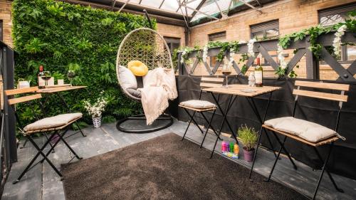 Stunning 2 bed with outside balcony, super king beds and 75’’ TV! - Bradford Stunning 2 bed with outside balcony, super king beds and 75’’ TV! - Bradford