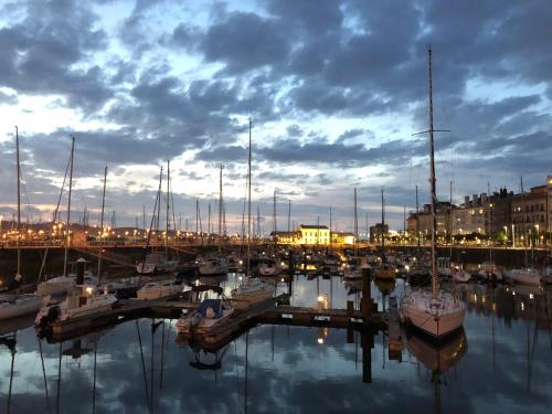 Alojamientos Muelle de Gijón chambre d'hôte La Rivera