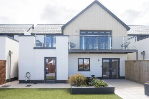 Beside the sea & beach - panoramic sea views - Accommodation - Westward Ho