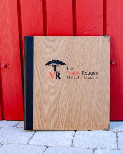 HôTEL LES VOLETS ROUGES - CASSIS - image 8