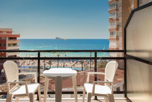 Hotel RH Corona del Mar 4* Sup Hotel RH Corona del Mar is a popular choice amongst travelers in Alicante - Costa Blanca, whether exploring or just passing through. The hotel offers a wide range of amenities and perks to ensure you 