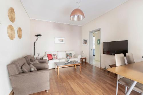 Heart of Koukaki flat, near Acropolis & Filopappou, Ateny