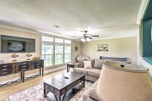 Lakeview Edgemont Escape with Fire Pit and Grill! in Fairfield Bay