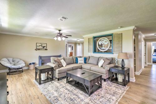 Lakeview Edgemont Escape with Fire Pit and Grill! in Fairfield Bay
