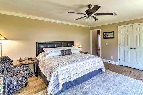 Lakeview Edgemont Escape with Fire Pit and Grill! in Fairfield Bay