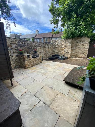 Taman, Town villa with charming garden, bbq area & Sleeps 6 in Cashel