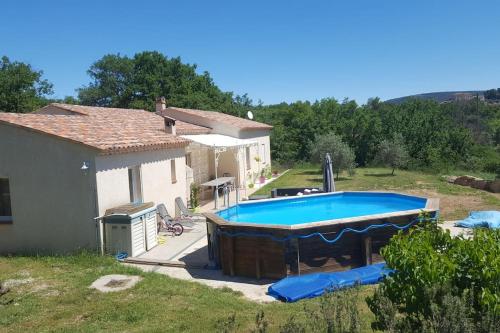 Magnifique villa avec piscine au calme gîte à louer La Verdière