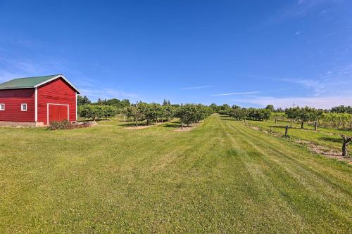 Finger Lakes Farm Retreat Walk to Wineries!