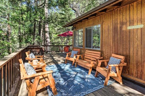B&B Idyllwild - Idyllwild-Pine Cove Cabin with Expansive Deck! - Bed and Breakfast Idyllwild