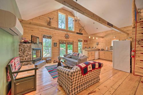 Cabin-Inspired Home Less Than 12 Mi to Sugarloaf Mtn! - Stratton