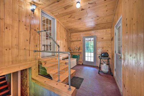 Cabin-Inspired Home Less Than 12 Mi to Sugarloaf Mtn!