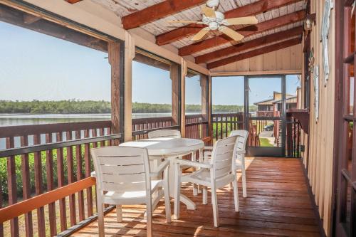 River Wilderness Waterfront Cabins - 편의 시설/서비스