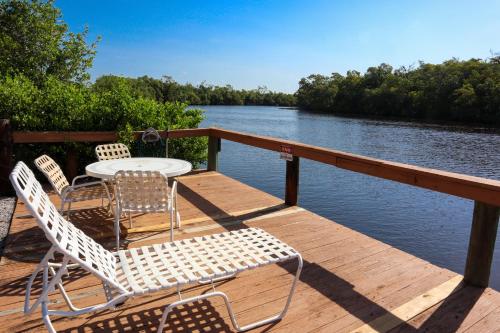 River Wilderness Waterfront Cabins - 주변 환경
