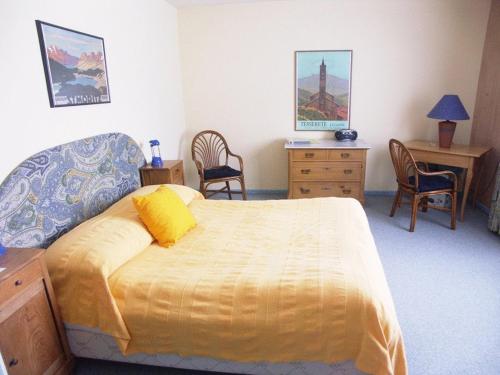 Triple Room with Shared Bathroom and Harbor View