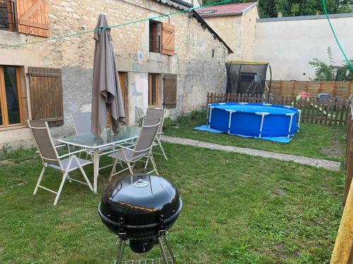 Petite maison lorraine avec cheminée et jardin