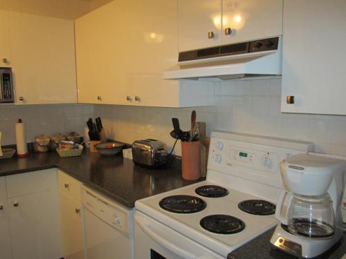 Heathergate Cottage and Suites in Victoria, Canada