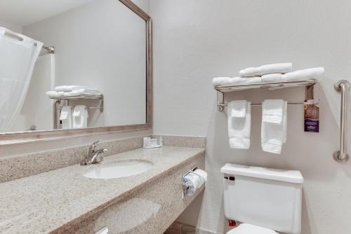 Baymont by Wyndham Salida - image 6