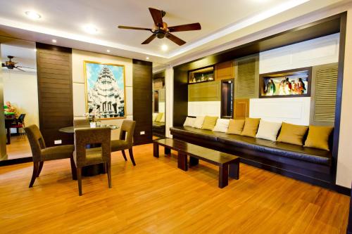 Shared lounge/TV area, Sinsuvarn Airport Suite near Airport Rail Link Suvarnabhumi Station