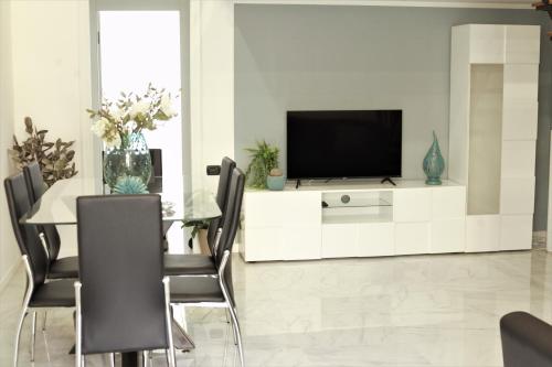  Tommy's Apartment in Pompei