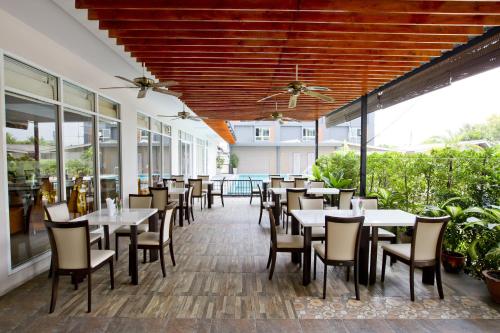 Restaurant, Sinsuvarn Airport Suite near Airport Rail Link Suvarnabhumi Station
