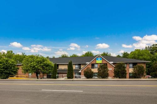 Motel 6-Lewiston ME - image 7