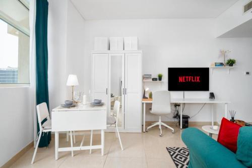Chic Studio Apartment in Yacht Bay Dubai Marina - image 8