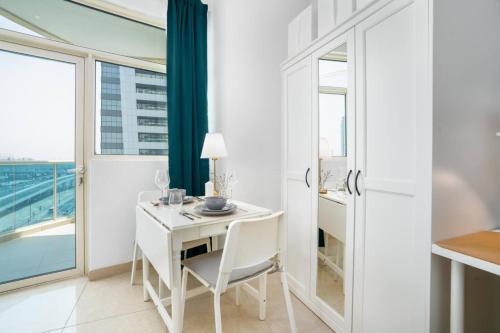 Chic Studio Apartment in Yacht Bay Dubai Marina - image 6