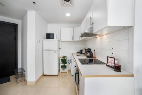Chic Studio Apartment in Yacht Bay Dubai Marina - image 9
