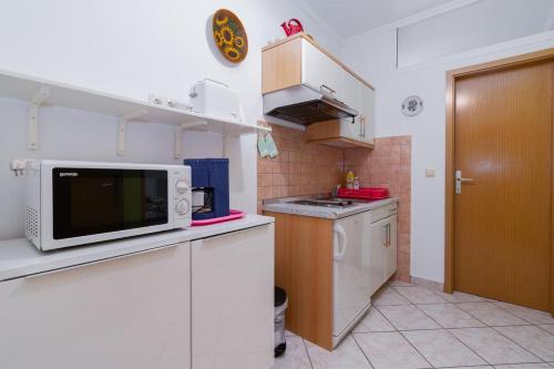 Apartments with a parking space Rab - 14120 - image 12
