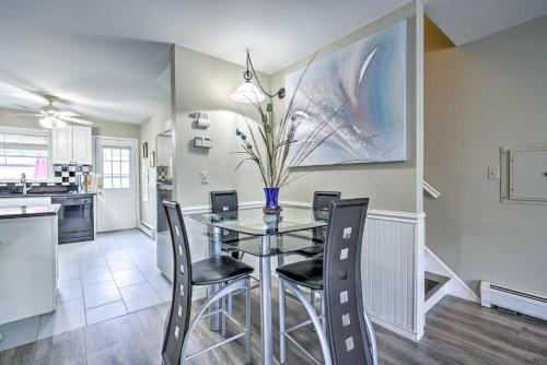 Family-Friendly Keansburg Home: Walk to Beach! in Hazlet (NJ)