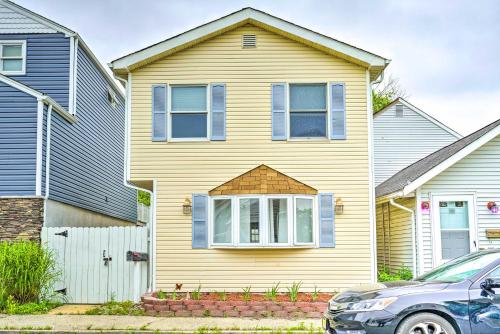 Family-Friendly Keansburg Home: Walk to Beach! in Hazlet (NJ)