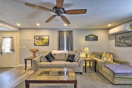 Cozy Getaway - 10 Miles to Mount Wachusett Skiing! in 萊明斯特