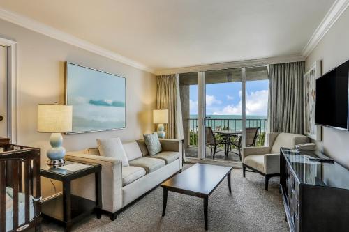Guestroom, Marco Beach Ocean Resort IV in Marco Island (FL)