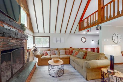 Rocky Red in Bromley Village, USA