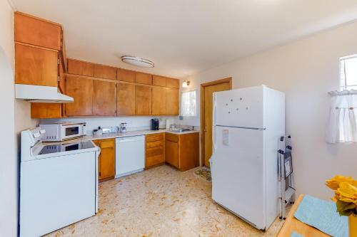 Waldport Bungalow in วัลด์พอร์ต (OR)