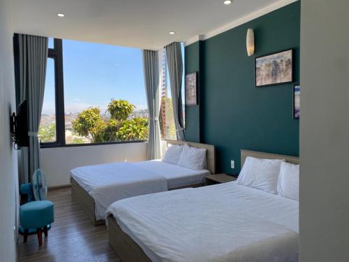 room detail thumbnail 1