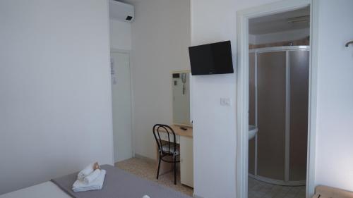 Lively Hotel - image 2