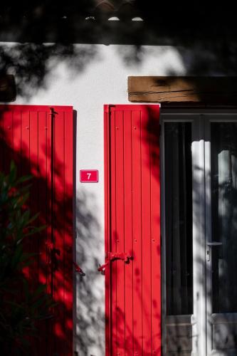 HôTEL LES VOLETS ROUGES - CASSIS - image 14