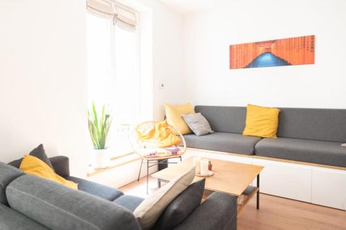 Cosy And Very Bright 35 M For 4 In Paris