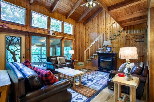 Quietside Cabin Grill Fire Pit Fireplace in Walland, USA