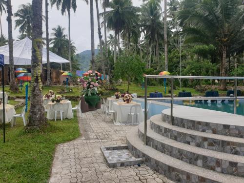 Swimming pool, Pentaqua -Dineros Guest House near Century-old Barcelona Church and Ruins