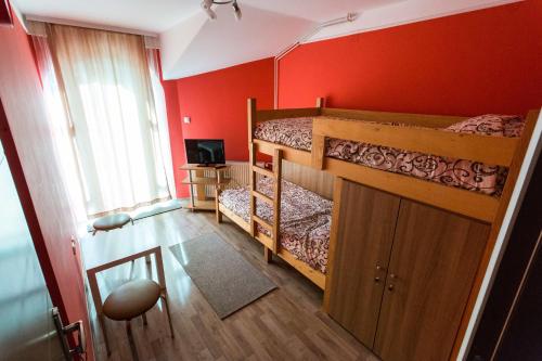 Hostel Day 'N' Night in نيس